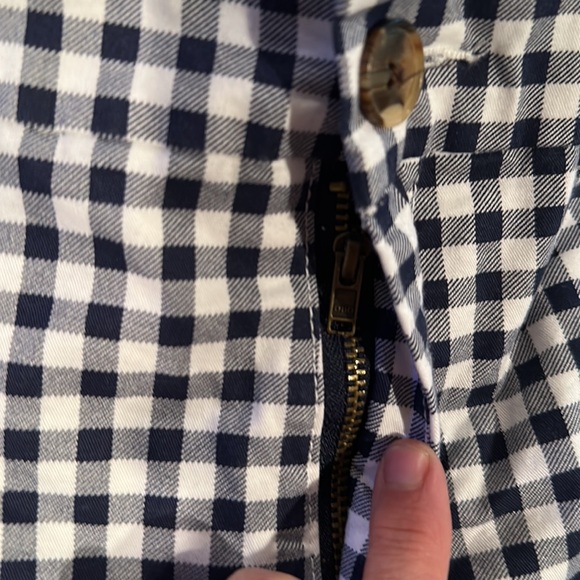 Old Navy Women’s Mid Rise Everyday Short, 5” inseam, Navy & White check Size 6 - Picture 4 of 10